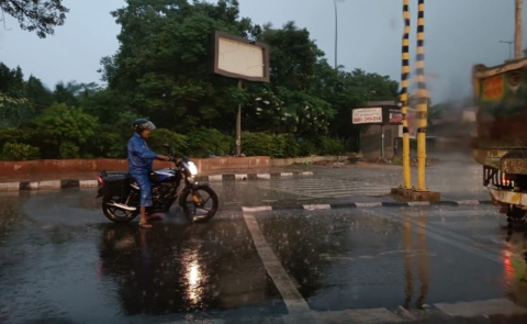 Rain Hits Parts Of Delhi, Pollution Levels Improve