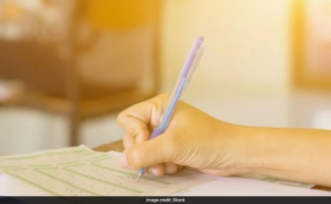 Jabalpur Rani Durgavati University Forgot To Conduct Exam After Issuing Date Sheet And Admit Cards