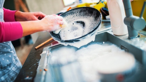 5 Mistakes Youre Unknowingly Making While Washing Dishes